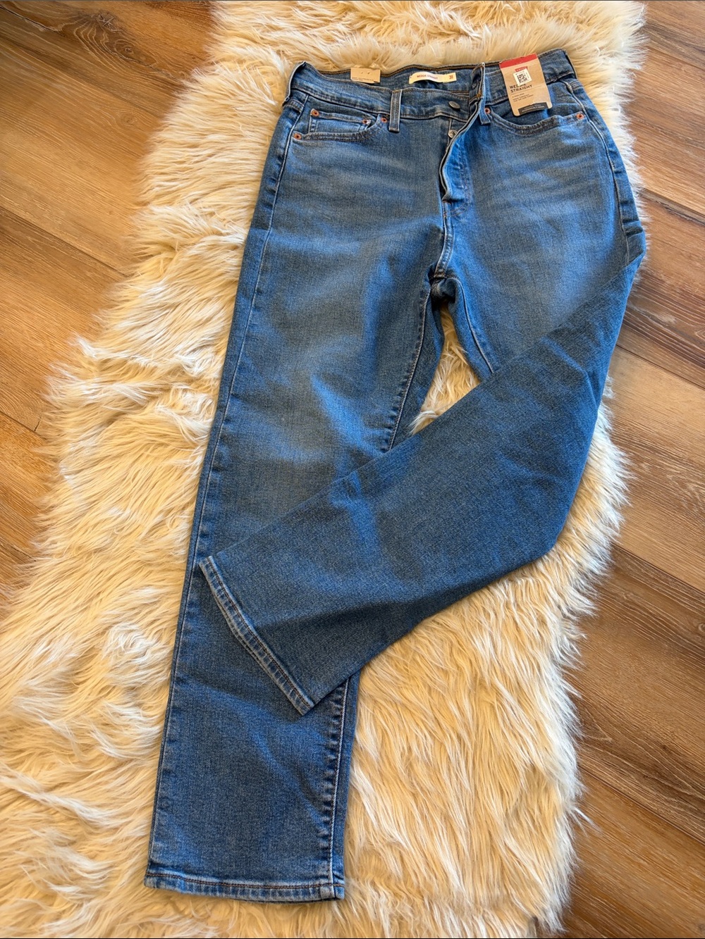 Levi's Women's Straight Leg Jeans in Mid Blue Wash